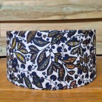 abat-jour cylindrique fleuri bleu