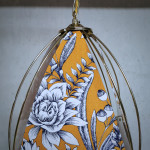 Suspension 4 panneaux, tissu imprimé fleuri orange, bleu électrique et blanc