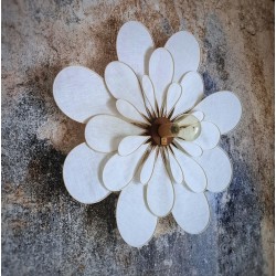 Applique, déco murale fleur 24 pétales lin blanc et rotin