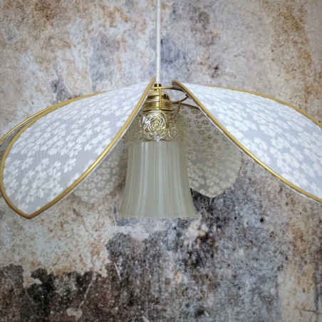 Suspension fleur 6 pétales dentelle marguerites et globe vintage