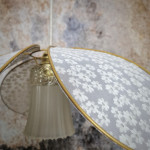 Suspension fleur 6 pétales dentelle marguerites et globe vintage