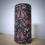 Lampe de chevet enfant – Imprimé rennes, lapins & forêt