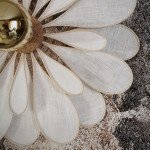 Applique murale fleur 24 pétales en rotin et lin blanc
