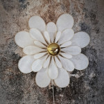 Applique murale fleur 24 pétales en rotin et lin blanc