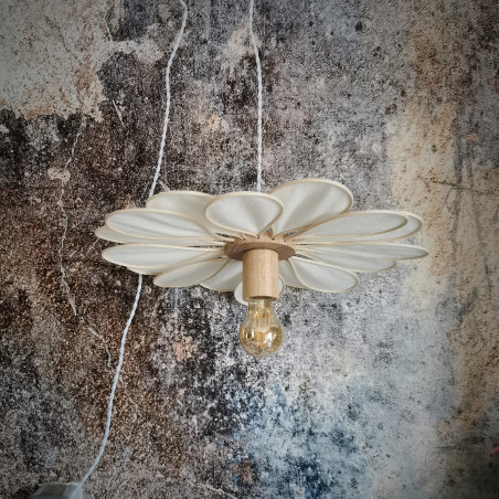 Baladeuse fleur 16 pétales en rotin et lin blanc