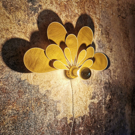 Applique murale fleur 11 pétales en rotin et lin
