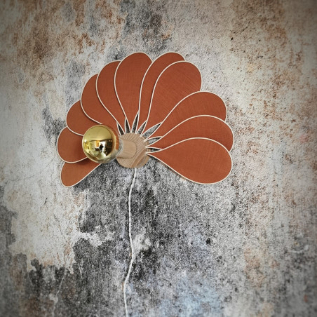 Applique murale paon 11 pétales en rotin et lin rouille