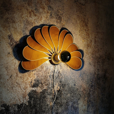 Applique murale paon 11 pétales en rotin et lin rouille