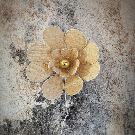 Applique murale fleur 16 pétales en rotin et raphia