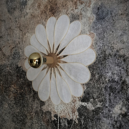 Applique murale fleur 16 pétales en rotin et lin blanc