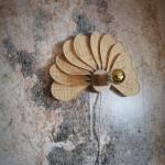 Applique murale paon 11 pétales en rotin et raphia