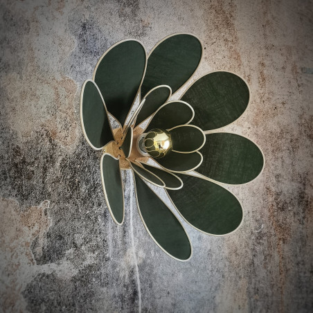 Applique murale fleur en rotin et lin vert sapin