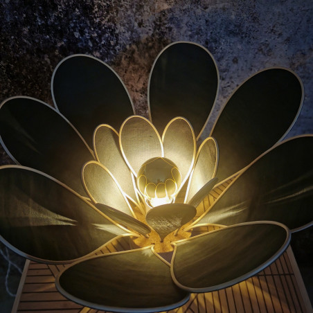 Lampe à poser fleur en rotin et lin vert sapin