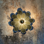 Applique murale fleur pétales en rotin et lin vert sapin