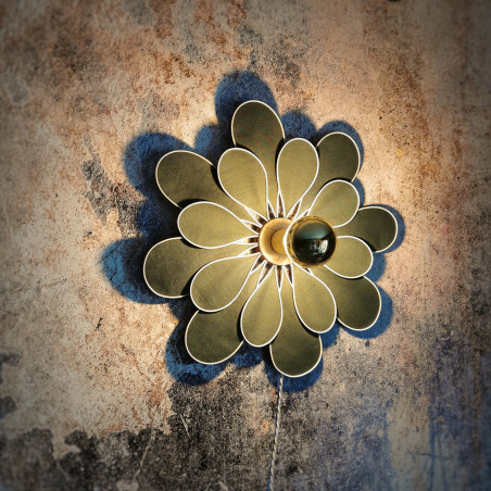 Applique murale fleur pétales en rotin et lin vert sapin