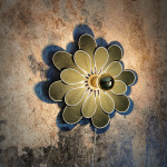 Applique murale fleur pétales en rotin et lin vert sapin