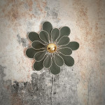 Applique murale fleur pétales en rotin et lin vert sapin