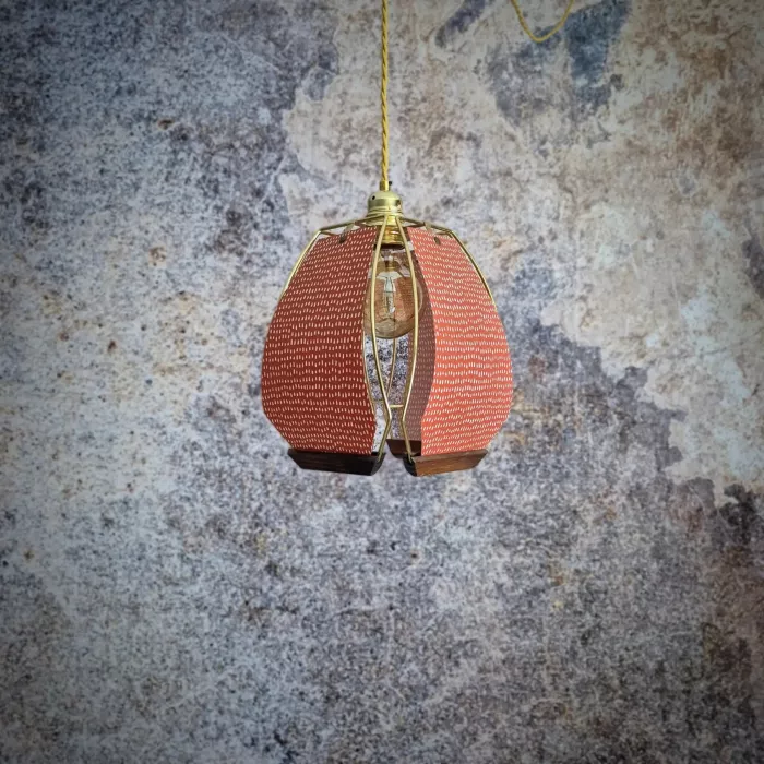 Suspension, baladeuse, structure vintage, tissu géométrique rouge