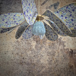 Suspension fleur vent de pétales, imprimé Eté en Bleu, globe vintage en verre de Clichy