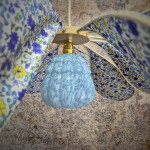 Suspension fleur vent de pétales, imprimé Eté en Bleu, globe vintage en verre de Clichy