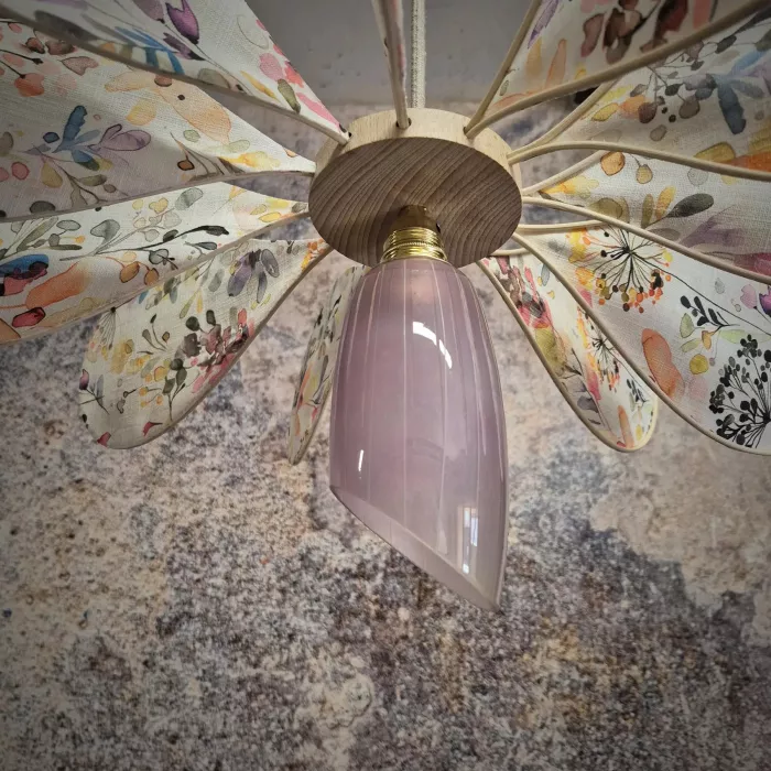 Suspension hélice, 12 pales en rotin et tissu fleuri, Globe vintage asymétrique