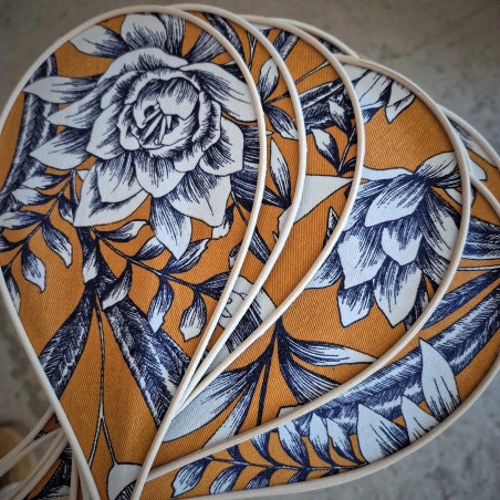 Suspension fleur, Pâquerette, 12 pétales en rotin et tissu fleuri