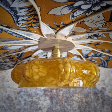 Suspension Pâquerette, 12 pétales en rotin et tissu fleur, globe vintage verre de Clichy
