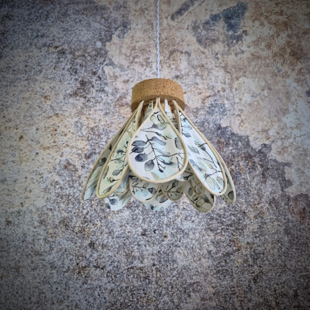 Suspension, baladeuse Nénuphar, 16 pétales en rotin et tissu fleuri bleu et vert pastel