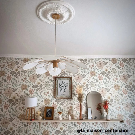 Suspension fleur Marguerite, La Classique, 24 pétales en rotin et lin Blanc chez @la_maison_centenaire