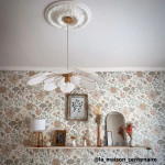 Suspension fleur Marguerite, La Classique, 24 pétales en rotin et lin Blanc chez @la_maison_centenaire