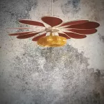 Suspension fleur, 12 pétales en rotin et lin terracotta et globe vintage