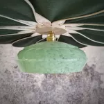 Suspension fleur, Pâquerette, 12 pétales en rotin et lin vert sapin et globe vintage en verre de Clichy vert