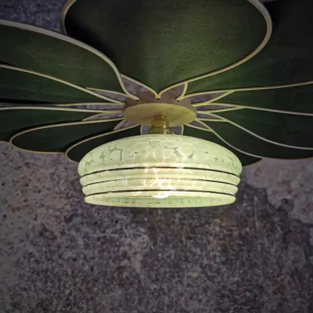 Suspension fleur, modèle Pâquerette, 12 pétales en rotin et lin vert sapin et globe vintage en verre de Clichy verre