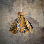 Suspension fleur Nymphéa, 8 pétales en rotin et tissu fleuri orange, bleu et blanc
