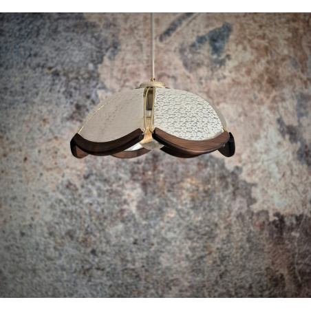 Suspension unique, structure vintage, bois et dentelle écru pour une déco romantique et douce