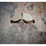 Suspension unique, structure vintage, bois et dentelle écru pour une déco romantique et douce