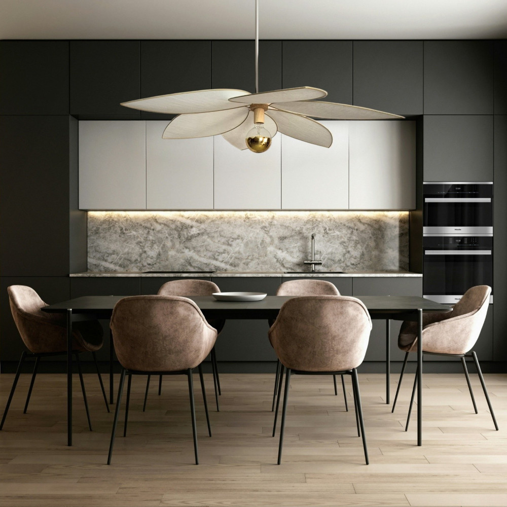 Suspension fleur XXL, modèle Frida, 6 pétales, structure en métal doré et lin blanc, pour une déco fleurie et bohème