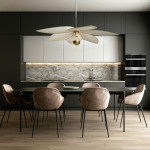 Suspension fleur XXL, modèle Frida, 6 pétales, structure en métal doré et lin blanc, pour une déco fleurie et bohème