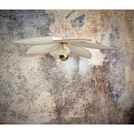 Suspension fleur XXL, modèle Frida, 6 pétales, structure en métal doré et lin blanc, pour une déco fleurie et bohème
