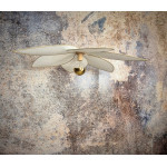Suspension fleur XXL, modèle Frida, 6 pétales, structure en métal doré et lin blanc, pour une déco fleurie et bohème