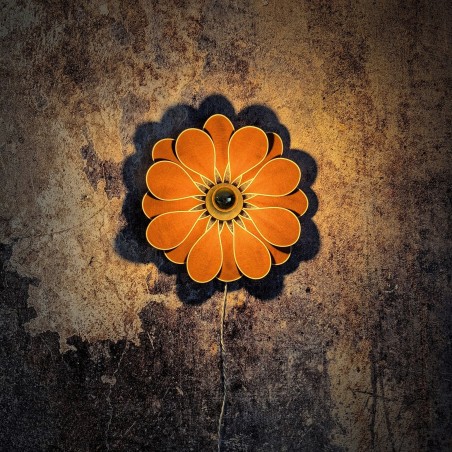 Applique murale fleur, modèle Tournesol, 16 pétales en rotin et lin rouille, pour une déco bohème et naturelle