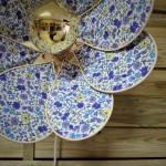 Applique murale Nymphéa, 8 pétales en rotin et tissu fleuri
