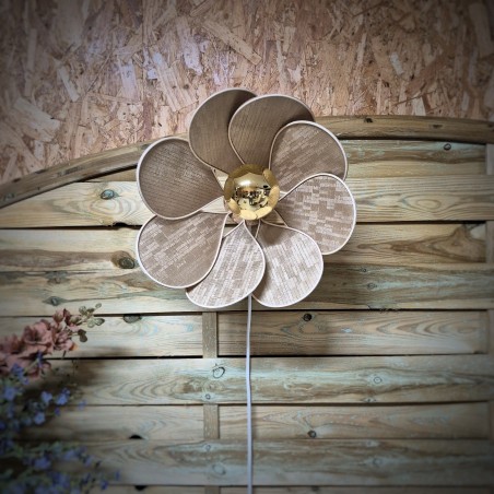 Applique murale fleur, modèle Nymphéa, 8 pétales en rotin et papier imprimé doré