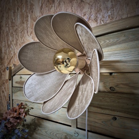 Applique murale fleur, modèle Nymphéa, 8 pétales en rotin et papier imprimé doré