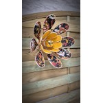 Applique murale Nénuphar, 16 pétales en rotin et tissu rétro et broderie orange ajourée