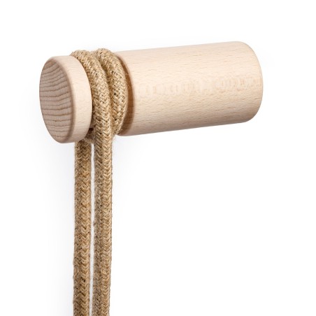 Patère passe-câble Rolé en bois avec câble enroulé, vue isolée