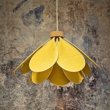 Suspension fleur, modèle Iris, 16 pétales en rotin et lin safran