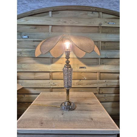 Lampe à poser fleur Lotus dorée avec pied en verre ancien et abat-jour floral de 50 cm