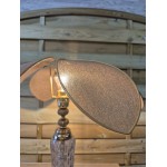 Lampe à poser fleur Lotus dorée avec pied en verre ancien et abat-jour floral de 50 cm