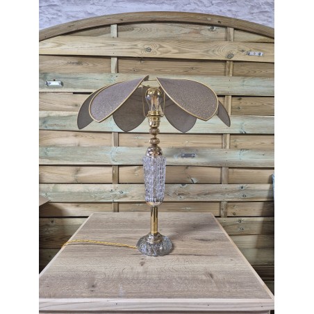 Lampe à poser fleur Lotus – Pied en verre ancien et abat-jour floral doré 50 cm
